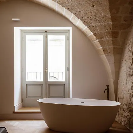 Palazzo Zimara Boutique Hotel *